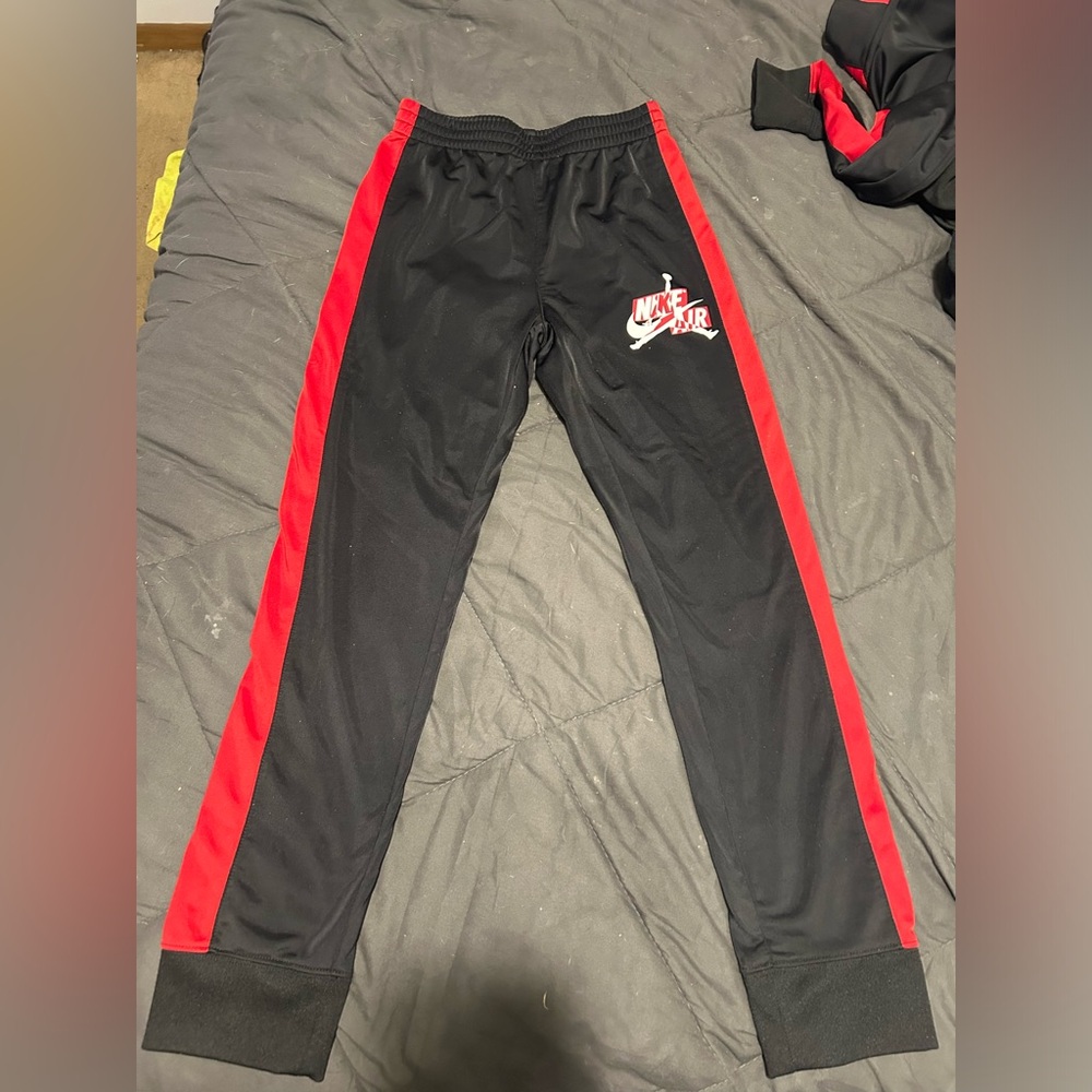 Boys Jordan Size Medium Tracksuit